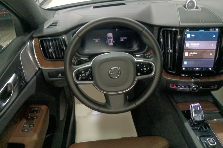 Used Volvo XC60 New Energy 2024 T8 Plug-in Hybrid Long-Range All-Wheel Drive Smart Luxury Edition Steering Wheel