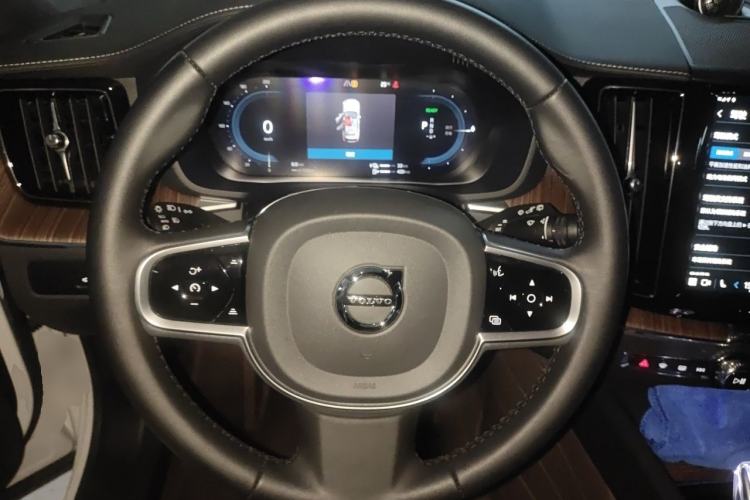 Used Volvo XC60 New Energy 2024 T8 Plug-in Hybrid Long-Range All-Wheel Drive Smart Luxury Edition Steering Wheel