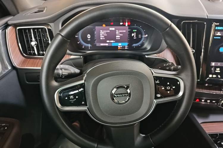 Used Volvo XC60 New Energy 2024 T8 Plug-in Hybrid Long-Range All-Wheel Drive Smart Luxury Edition Steering Wheel