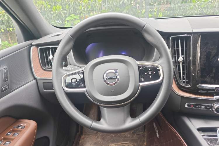 Used Volvo XC60 New Energy 2024 T8 Plug-in Hybrid Long-Range All-Wheel Drive Smart Luxury Edition Steering Wheel