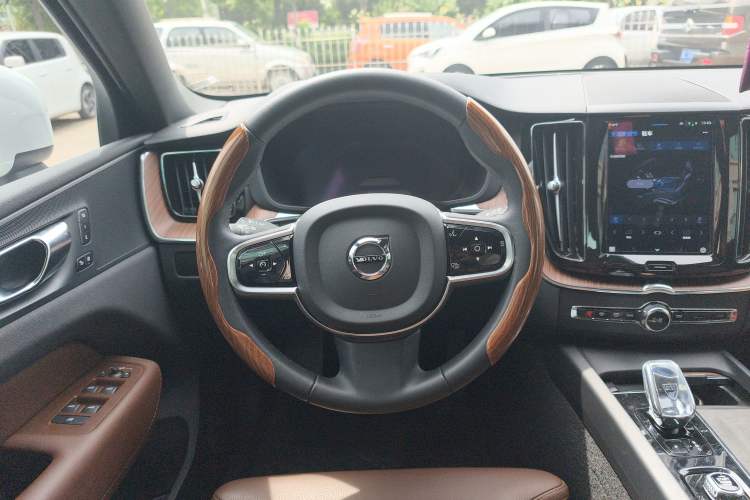 Used Volvo XC60 New Energy 2024 T8 Plug-in Hybrid Long-Range All-Wheel Drive Smart Luxury Edition Steering Wheel