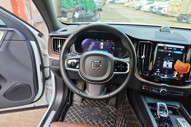 Used Volvo XC60 New Energy 2024 T8 Plug-in Hybrid Long-Range All-Wheel Drive Smart Luxury Edition Steering Wheel