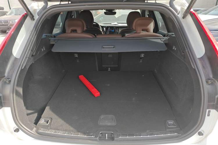 Used Volvo XC60 New Energy 2024 T8 Plug-in Hybrid Long-Range All-Wheel Drive Smart Luxury Edition Trunk