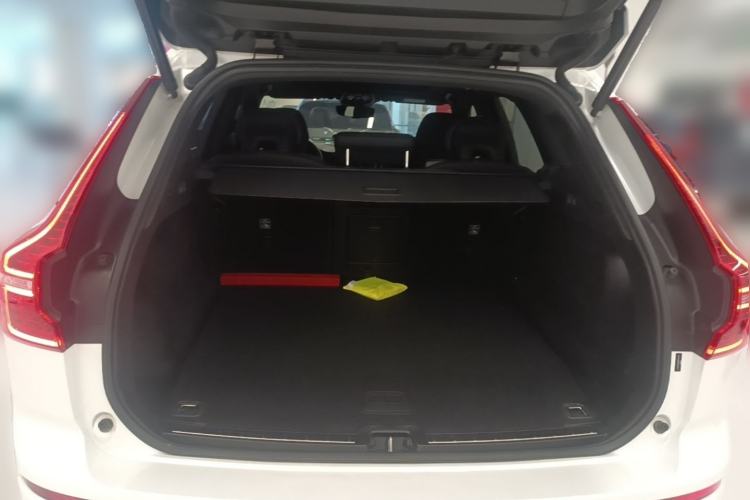 Used Volvo XC60 New Energy 2024 T8 Plug-in Hybrid Long-Range All-Wheel Drive Smart & Sporty Edition Trunk