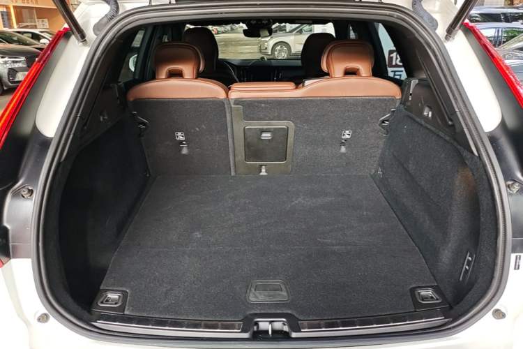 Used Volvo XC60 New Energy 2024 T8 Plug-in Hybrid Long-Range All-Wheel Drive Smart Luxury Edition Trunk
