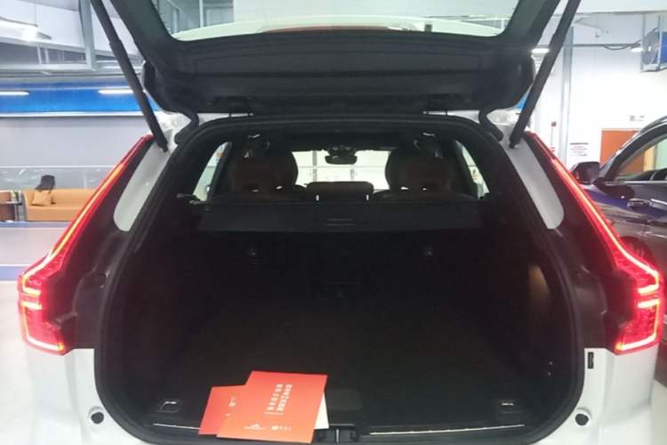 Used Volvo XC60 New Energy 2024 T8 Plug-in Hybrid Long-Range All-Wheel Drive Smart Luxury Edition Trunk