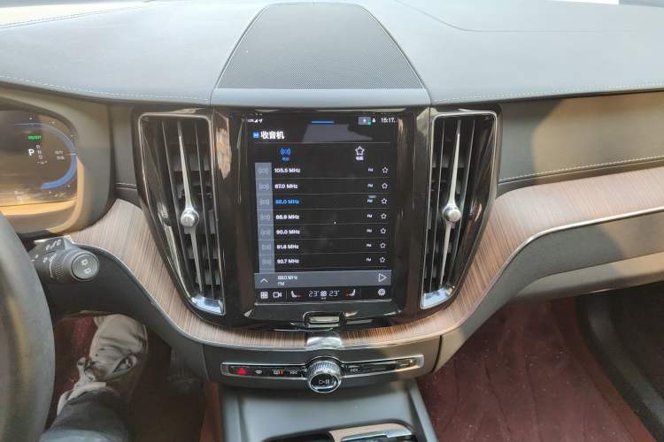 Used Volvo XC60 New Energy 2024 T8 Plug-in Hybrid Long-Range All-Wheel Drive Smart Luxury Edition Audio And AC Panel