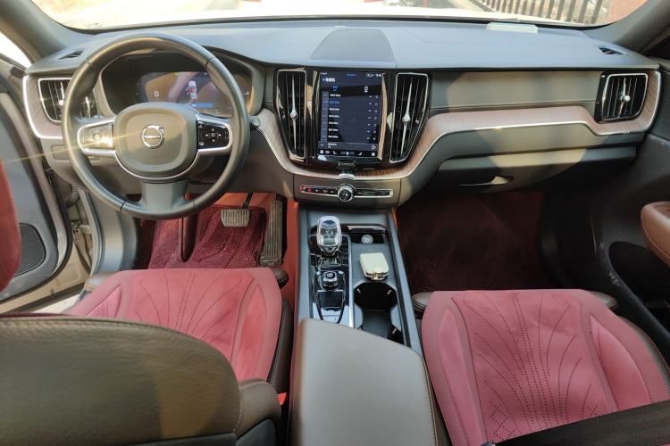 Used Volvo XC60 New Energy 2024 T8 Plug-in Hybrid Long-Range All-Wheel Drive Smart Luxury Edition Center Console