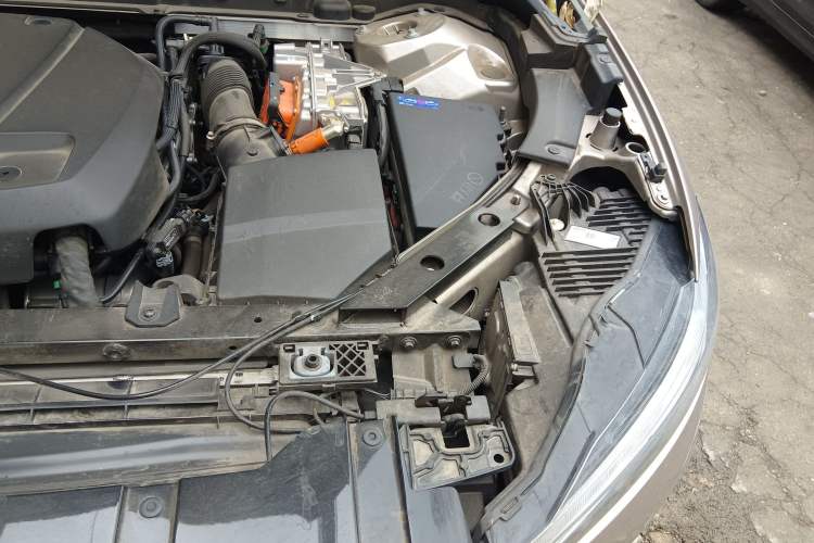 Used Volvo XC60 New Energy 2024 T8 Plug-in Hybrid Long-Range All-Wheel Drive Smart Luxury Edition Engine Bay Left