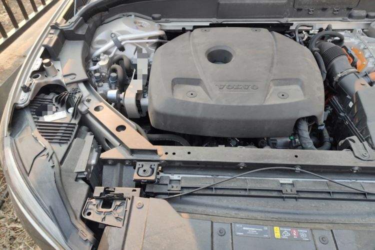 Used Volvo XC60 New Energy 2024 T8 Plug-in Hybrid Long-Range All-Wheel Drive Smart Luxury Edition Engine Bay Right