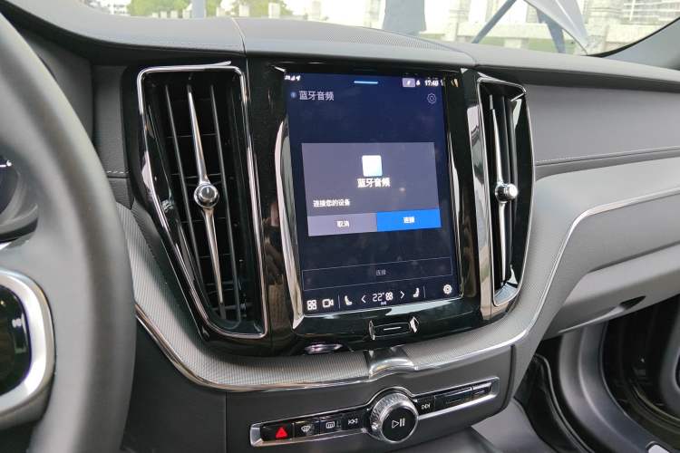 Used Volvo XC60 New Energy 2025 Plug-in Hybrid Long-Range All-Wheel Drive Zhiyuan Extreme Night Black Edition Audio And AC Panel