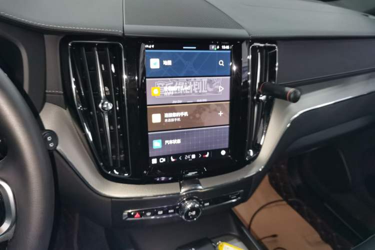 Used Volvo XC60 New Energy 2025 Plug-in Hybrid Long-Range All-Wheel Drive Zhiyuan Extreme Night Black Edition Audio And AC Panel
