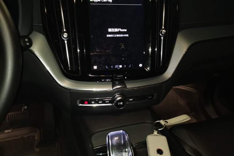 Used Volvo XC60 New Energy 2025 Plug-in Hybrid Long-Range All-Wheel Drive Zhiyuan Extreme Night Black Edition Audio And AC Panel