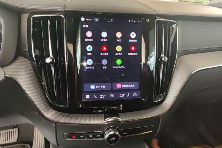Used Volvo XC60 New Energy 2025 Plug-in Hybrid Long-Range All-Wheel Drive Zhiyuan Extreme Night Black Edition Audio And AC Panel