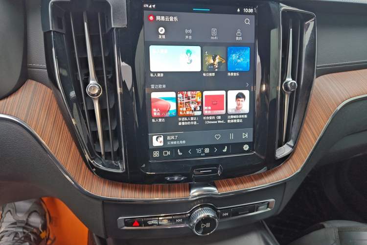 Used Volvo XC60 New Energy 2025 Plug-in Hybrid Long-Range All-Wheel Drive Smart & Luxurious Edition Audio And AC Panel