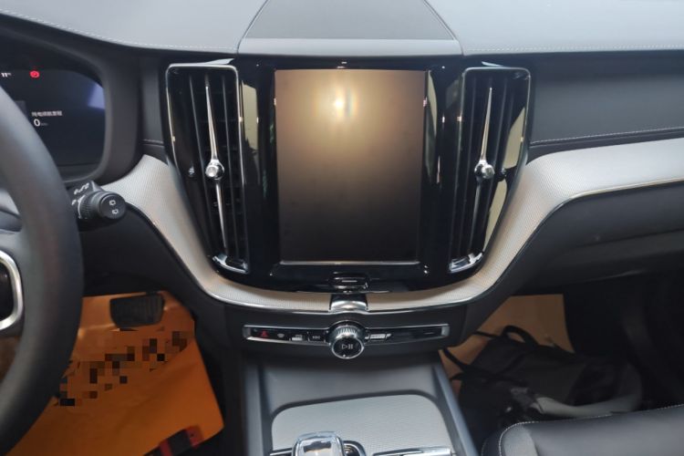 Used Volvo XC60 New Energy 2025 Plug-in Hybrid Long-Range All-Wheel Drive Zhiyuan Extreme Night Black Edition Audio And AC Panel