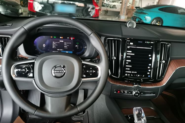 Used Volvo XC60 New Energy 2025 Plug-in Hybrid Long-Range All-Wheel Drive Smart Luxury Edition Center Console