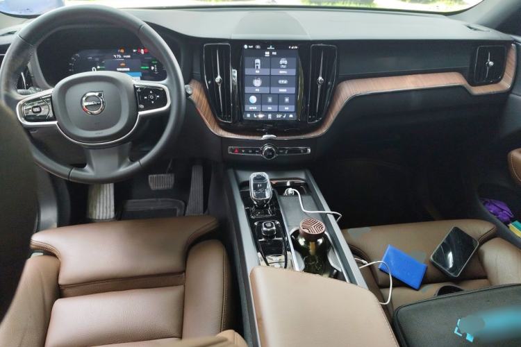 Used Volvo XC60 New Energy 2025 Plug-in Hybrid Long-Range All-Wheel Drive Smart & Luxurious Edition Center Console