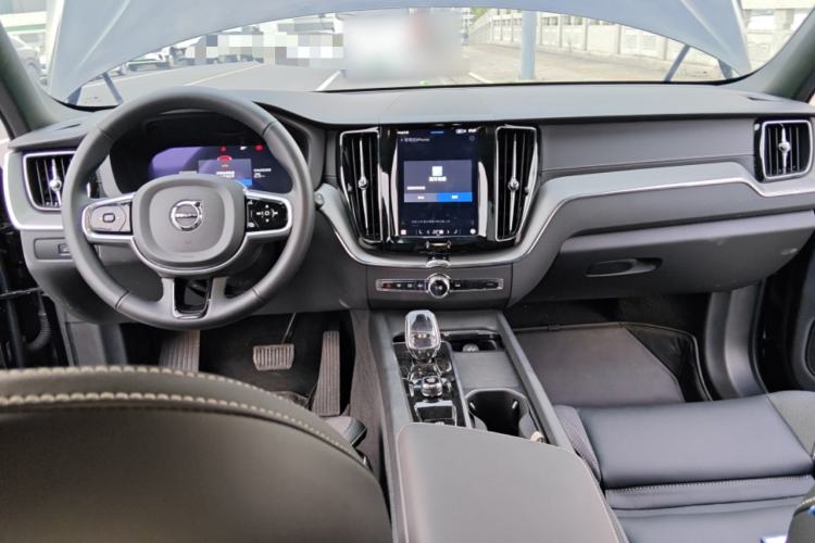 Used Volvo XC60 New Energy 2025 Plug-in Hybrid Long-Range All-Wheel Drive Zhiyuan Extreme Night Black Edition Center Console