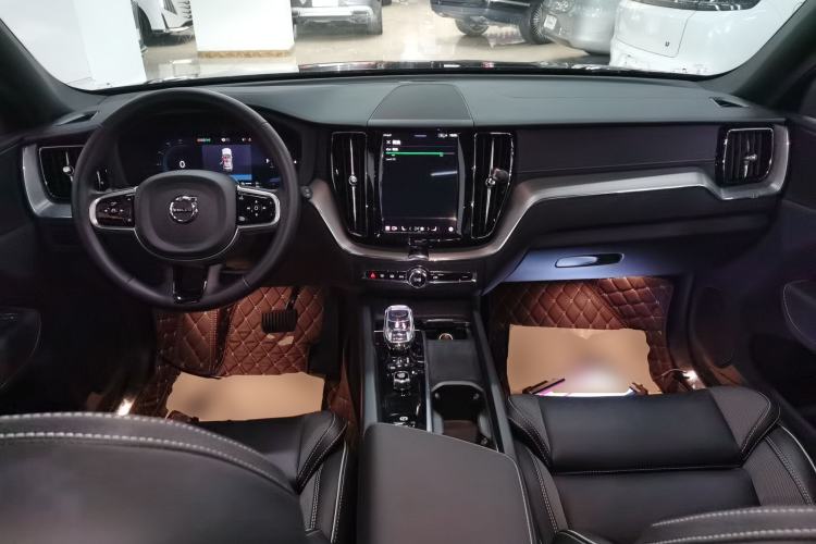 Used Volvo XC60 New Energy 2025 Plug-in Hybrid Long-Range All-Wheel Drive Zhiyuan Extreme Night Black Edition Center Console
