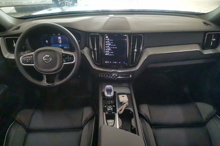 Used Volvo XC60 New Energy 2025 Plug-in Hybrid Long-Range All-Wheel Drive Zhiyuan Extreme Night Black Edition Center Console