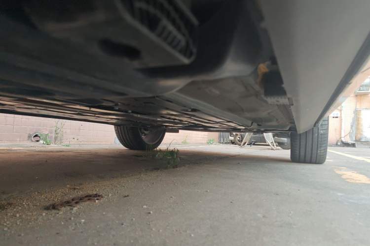 Used Volvo XC60 New Energy 2025 Plug-in Hybrid Long-Range All-Wheel Drive Zhiyuan Extreme Night Black Edition Chassis Rear Right