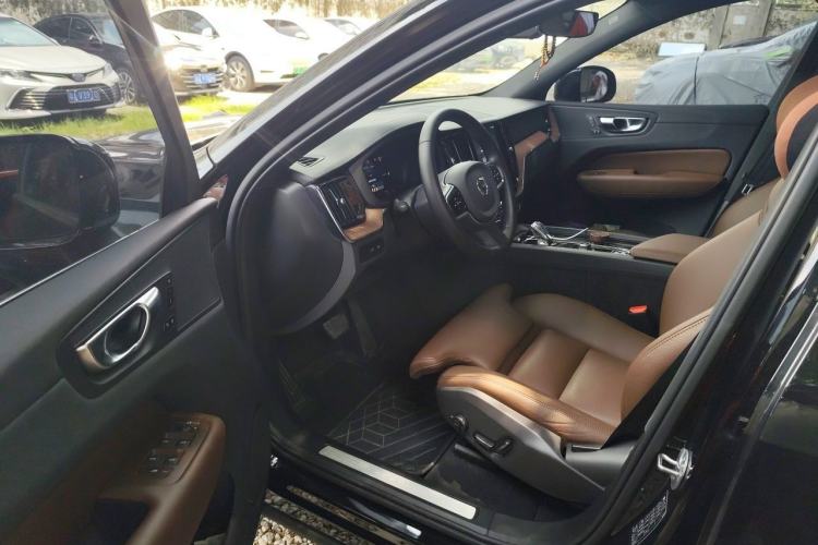 Used Volvo XC60 New Energy 2025 Plug-in Hybrid Long-Range All-Wheel Drive Smart & Luxurious Edition Driver Seat