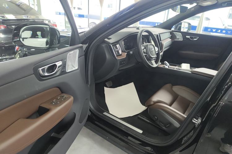 Used Volvo XC60 New Energy 2025 Plug-in Hybrid Long-Range All-Wheel Drive Smart Luxury Edition Driver Seat