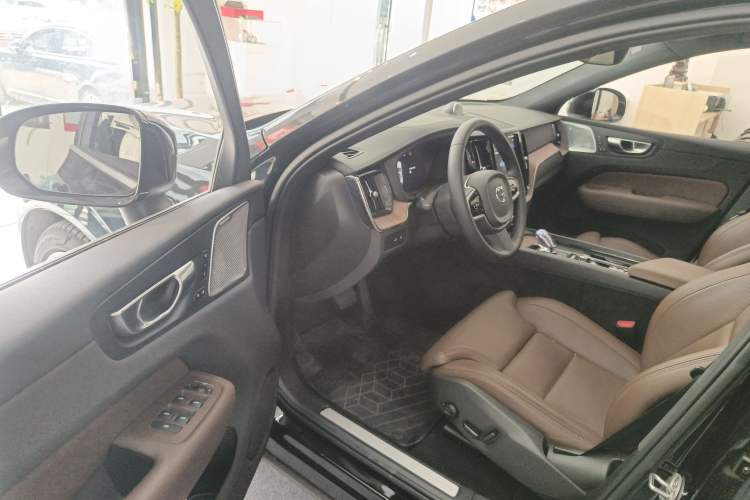 Used Volvo XC60 New Energy 2025 Plug-in Hybrid Long-Range All-Wheel Drive Smart Luxury Edition Driver Seat