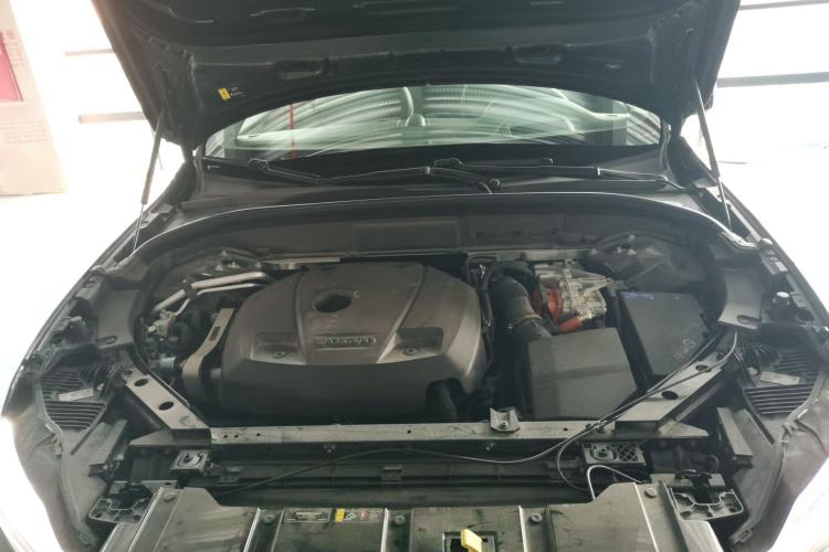 Used Volvo XC60 New Energy 2025 Plug-in Hybrid Long-Range All-Wheel Drive Smart Luxury Edition Engine Bay