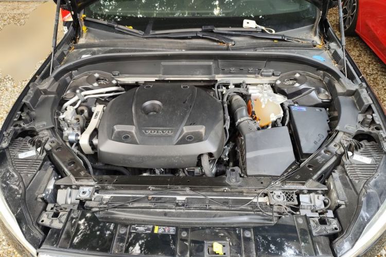 Used Volvo XC60 New Energy 2025 Plug-in Hybrid Long-Range All-Wheel Drive Smart & Luxurious Edition Engine Bay