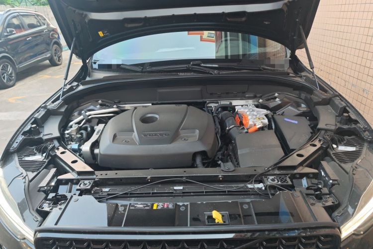 Used Volvo XC60 New Energy 2025 Plug-in Hybrid Long-Range All-Wheel Drive Zhiyuan Extreme Night Black Edition Engine Bay