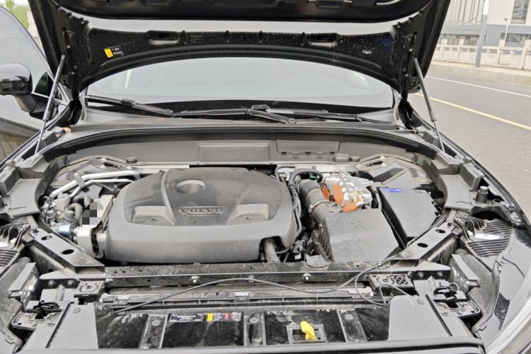 Used Volvo XC60 New Energy 2025 Plug-in Hybrid Long-Range All-Wheel Drive Zhiyuan Extreme Night Black Edition Engine Bay