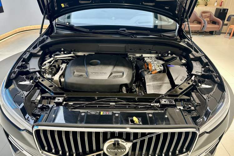 Used Volvo XC60 New Energy 2025 Plug-in Hybrid Long-Range All-Wheel Drive Smart Luxury Edition Engine Bay
