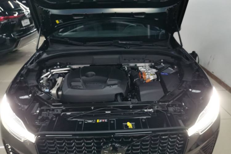 Used Volvo XC60 New Energy 2025 Plug-in Hybrid Long-Range All-Wheel Drive Zhiyuan Extreme Night Black Edition Engine Bay