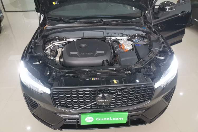Used Volvo XC60 New Energy 2025 Plug-in Hybrid Long-Range All-Wheel Drive Zhiyuan Extreme Night Black Edition Engine Bay