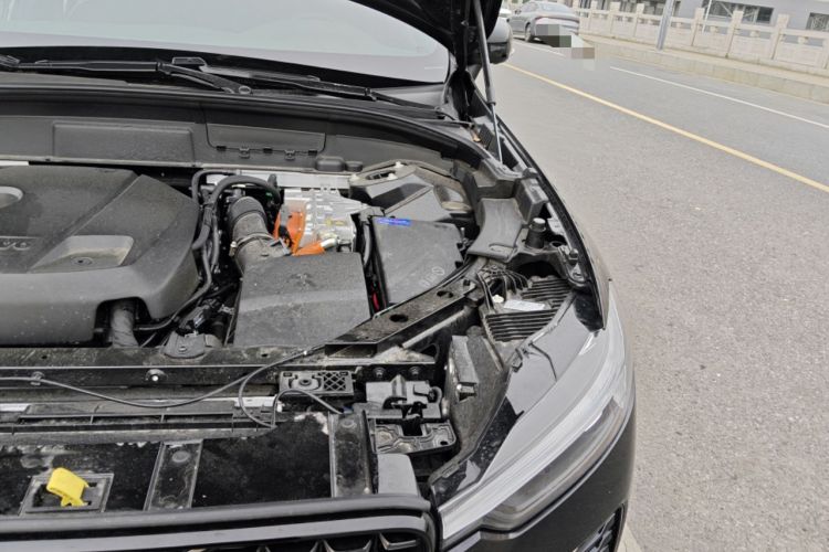 Used Volvo XC60 New Energy 2025 Plug-in Hybrid Long-Range All-Wheel Drive Zhiyuan Extreme Night Black Edition Engine Bay Left