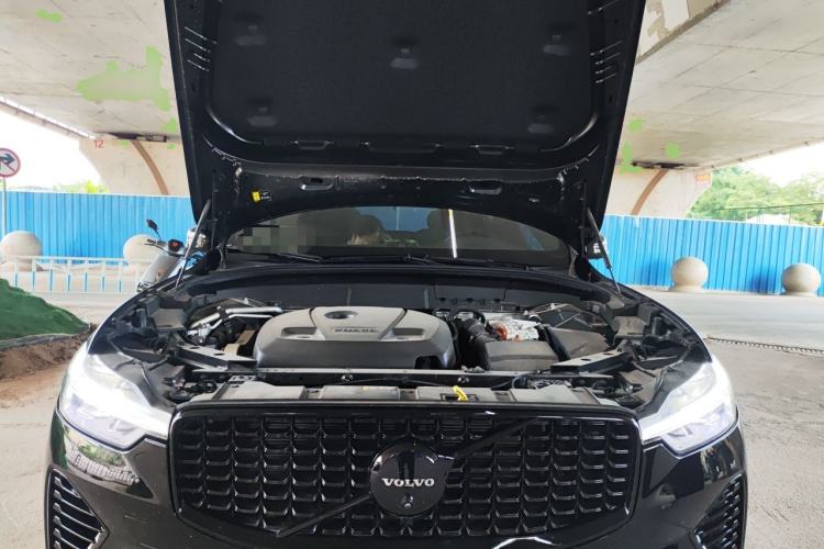 Used Volvo XC60 New Energy 2025 Plug-in Hybrid Long-Range All-Wheel Drive Zhiyuan Extreme Night Black Edition Engine Bay