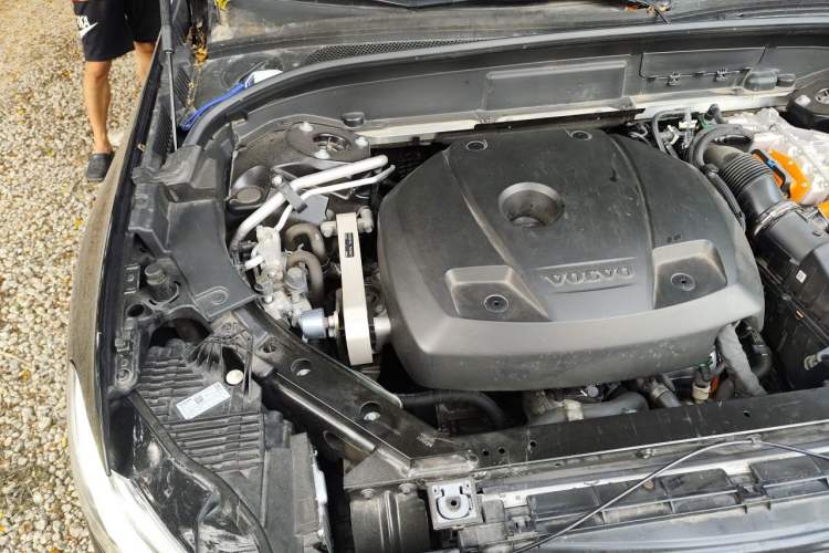 Used Volvo XC60 New Energy 2025 Plug-in Hybrid Long-Range All-Wheel Drive Smart & Luxurious Edition Engine Bay Right