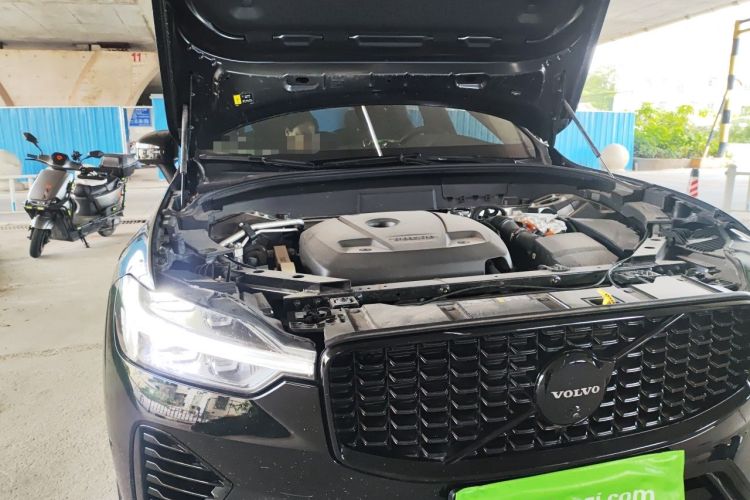Used Volvo XC60 New Energy 2025 Plug-in Hybrid Long-Range All-Wheel Drive Zhiyuan Extreme Night Black Edition Engine Bay Right