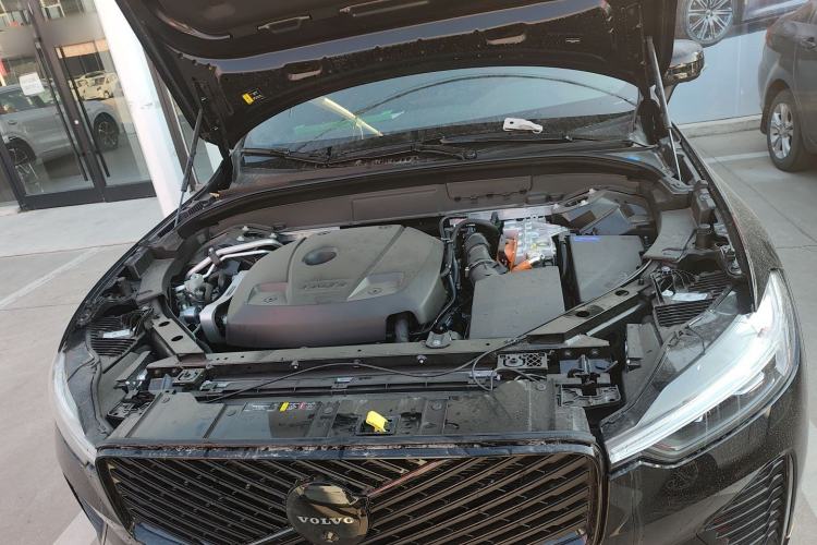 Used Volvo XC60 New Energy 2025 Plug-in Hybrid Long-Range All-Wheel Drive Zhiyuan Extreme Night Black Edition Engine Bay