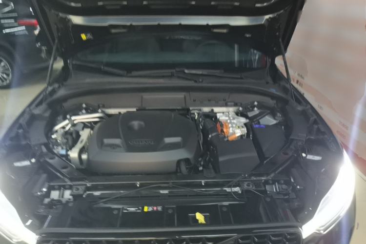 Used Volvo XC60 New Energy 2025 Plug-in Hybrid Long-Range All-Wheel Drive Zhiyuan Extreme Night Black Edition Engine Bay