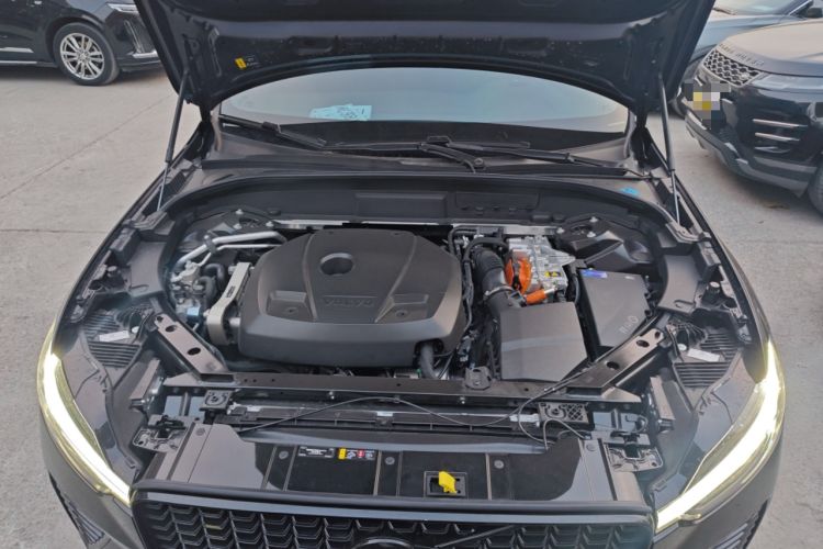 Used Volvo XC60 New Energy 2025 Plug-in Hybrid Long-Range All-Wheel Drive Zhiyuan Extreme Night Black Edition Engine Bay