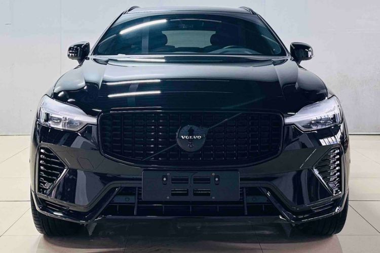 Used Volvo XC60 New Energy 2025 Plug-in Hybrid Long-Range All-Wheel Drive Zhiyuan Extreme Night Black Edition Exterior 1