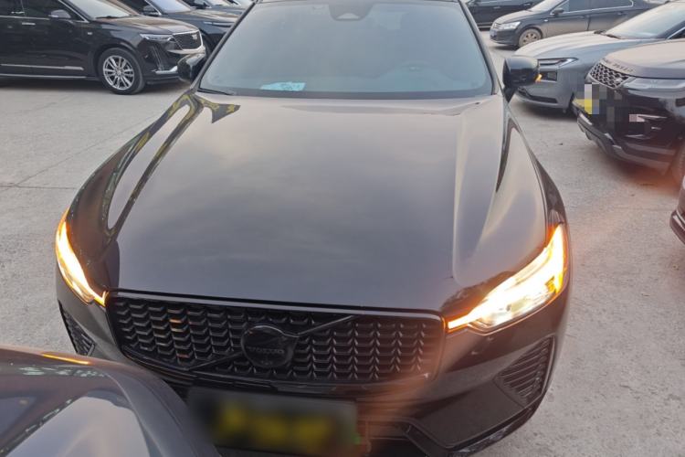 Used Volvo XC60 New Energy 2025 Plug-in Hybrid Long-Range All-Wheel Drive Zhiyuan Extreme Night Black Edition Exterior 1