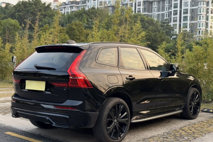 Used Volvo XC60 New Energy 2025 Plug-in Hybrid Long-Range All-Wheel Drive Zhiyuan Extreme Night Black Edition Exterior 2