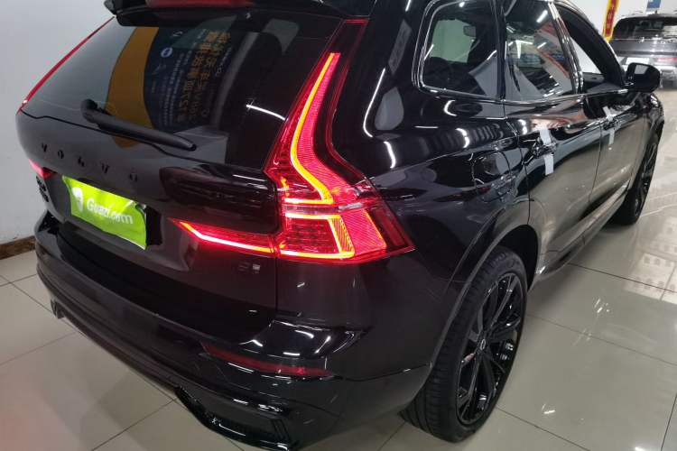 Used Volvo XC60 New Energy 2025 Plug-in Hybrid Long-Range All-Wheel Drive Zhiyuan Extreme Night Black Edition Exterior 2