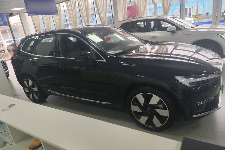 Used Volvo XC60 New Energy 2025 Plug-in Hybrid Long-Range All-Wheel Drive Smart Luxury Edition Exterior 2