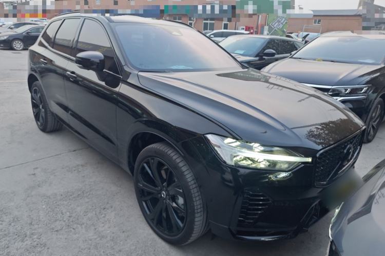 Used Volvo XC60 New Energy 2025 Plug-in Hybrid Long-Range All-Wheel Drive Zhiyuan Extreme Night Black Edition Exterior 2