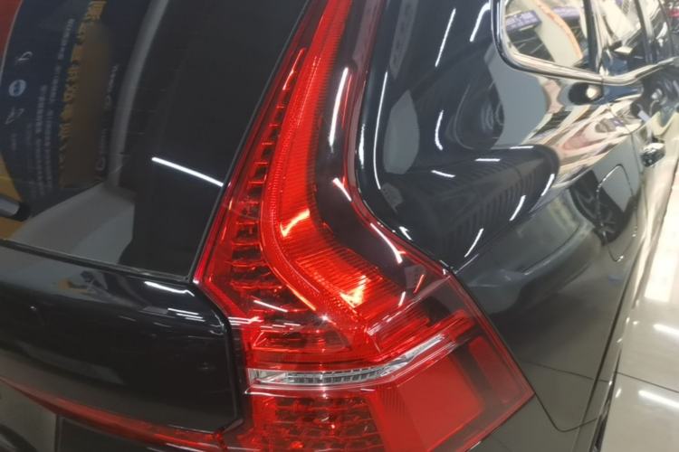 Used Volvo XC60 New Energy 2025 Plug-in Hybrid Long-Range All-Wheel Drive Zhiyuan Extreme Night Black Edition Exterior 3